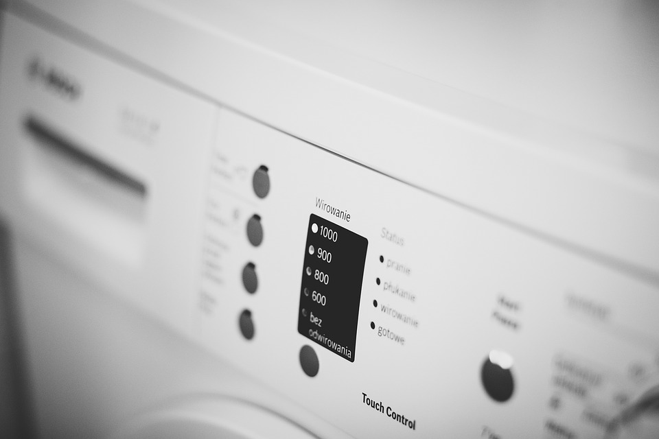 Zabudowa pralki – na co zwrócić uwagę przy wyborze szafki?